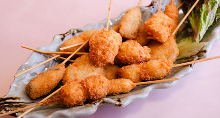 当店自慢の一品！【京橋の大盛り串かつ☆】ボリューム感◎一本一本心を籠めて丁寧に揚げていきます